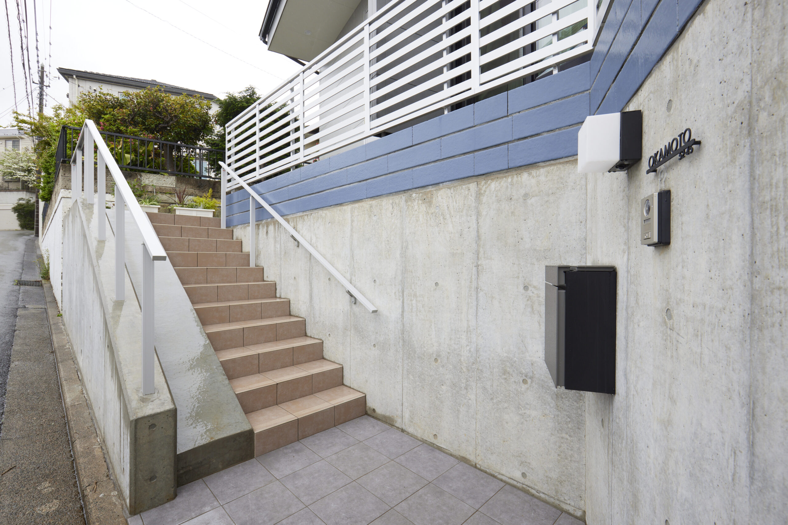 玄関アプローチ