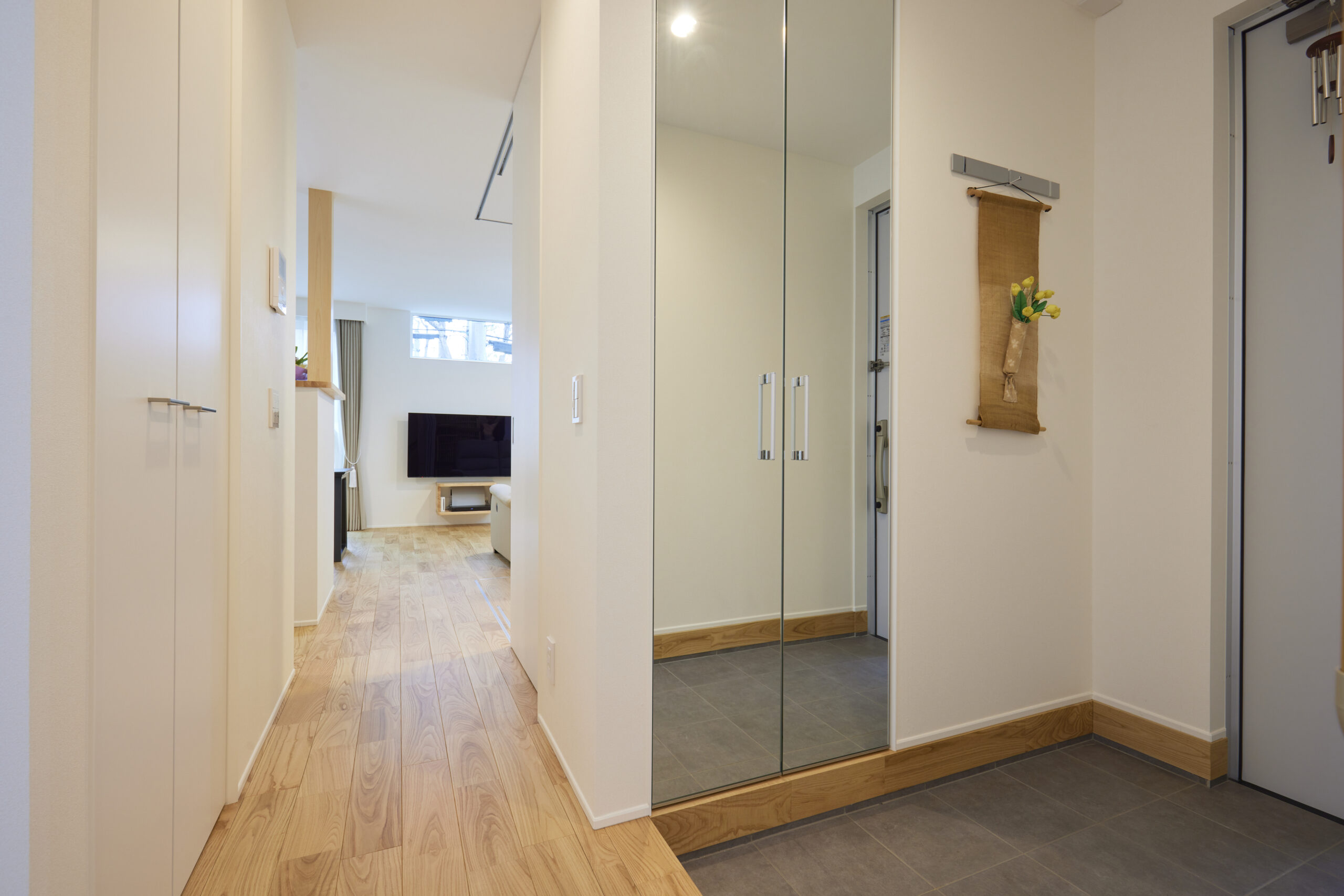 玄関からのアプローチ