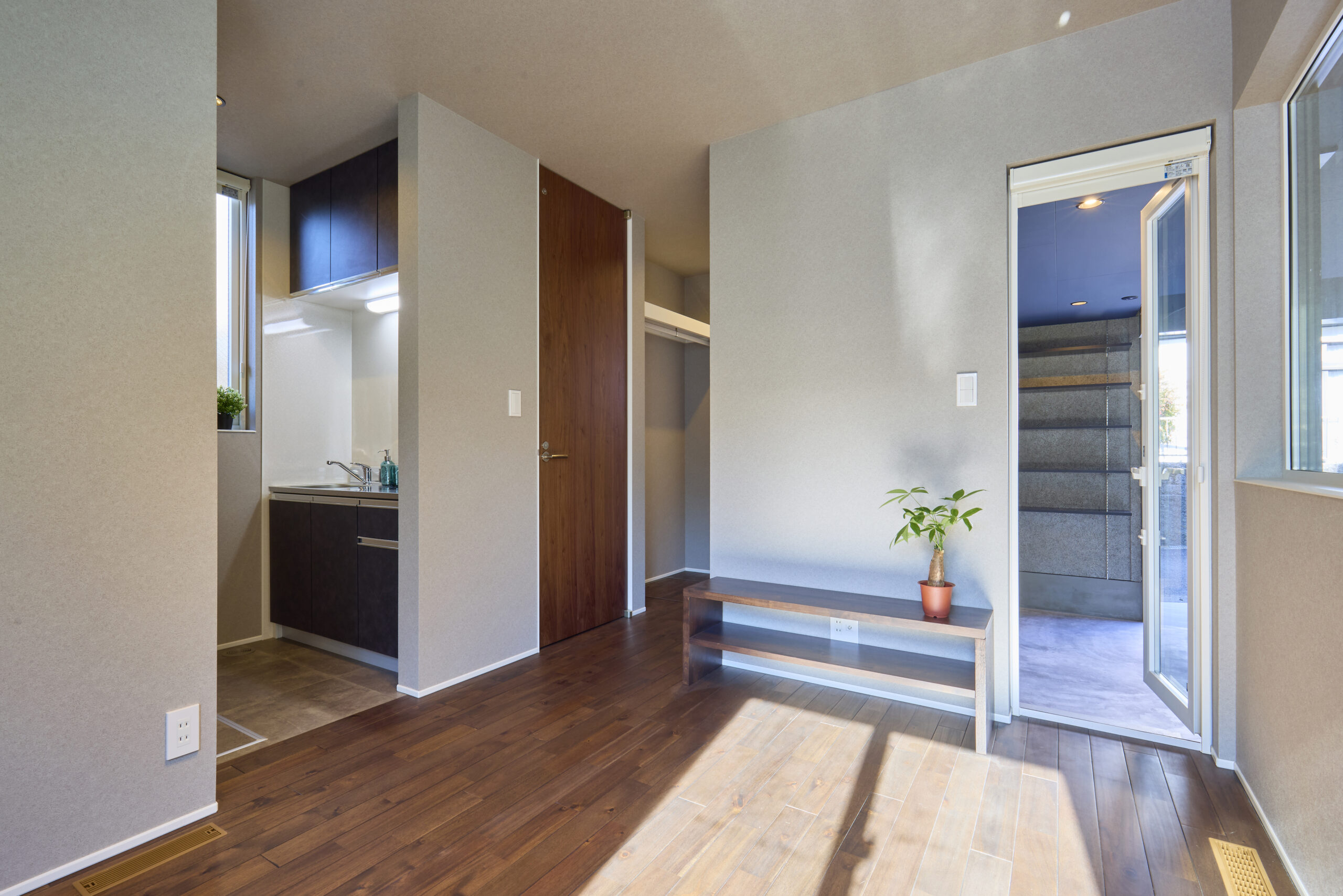 1階LDKとガレージへの導線