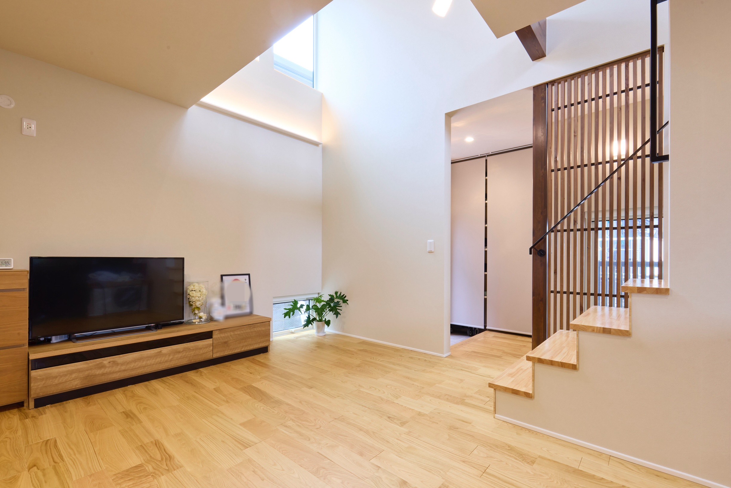 玄関・LDK・２階との繋がり